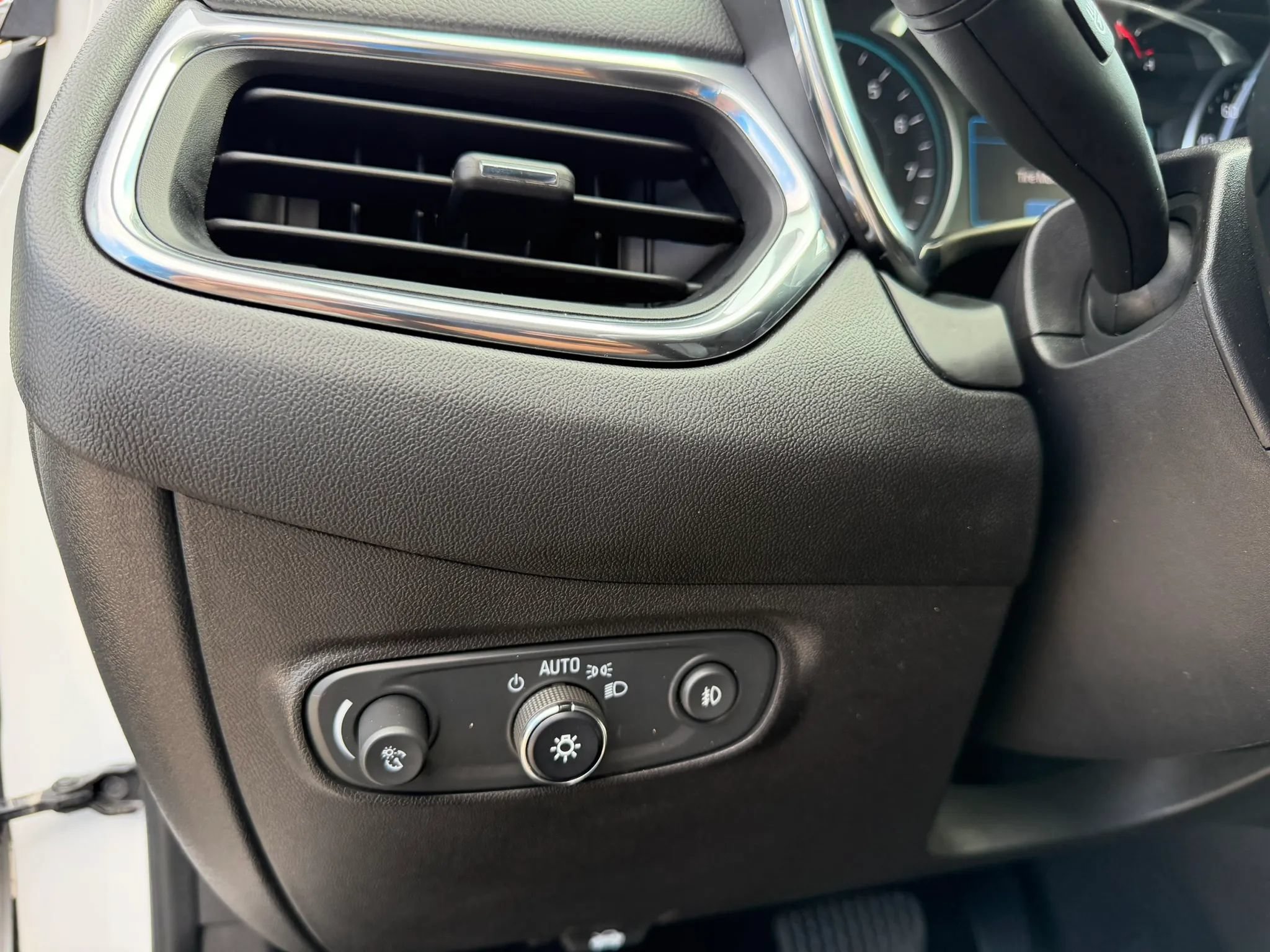 Used 2021 Chevrolet Equinox LT FWD image 30