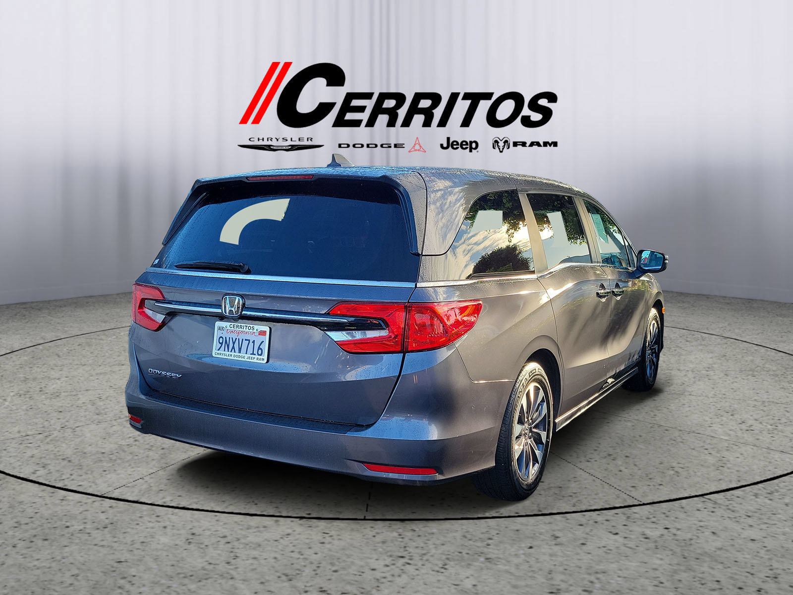 Used 2024 Honda Odyssey EX-L image 2