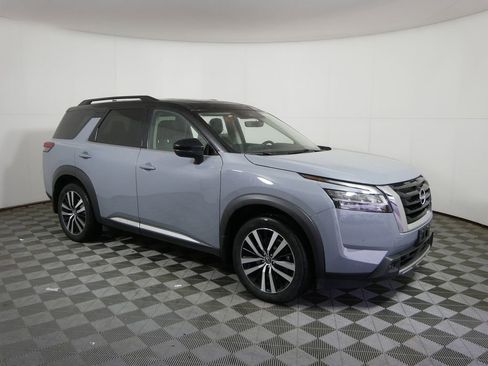 Used 2023 Nissan Pathfinder Platinum image 1