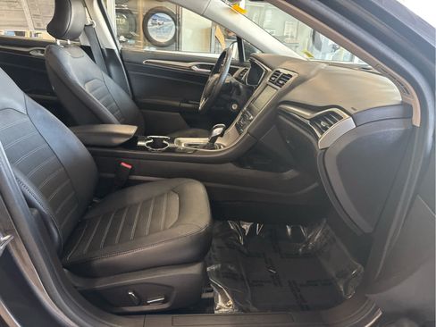 Used 2016 Ford Fusion SE w/ Equipment Group 202A AWD/4WD image 37
