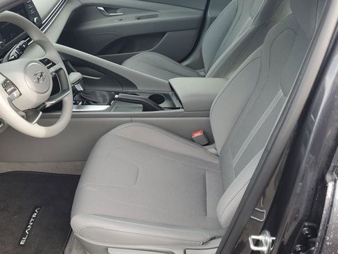 Certified 2023 Hyundai Elantra SE image 10