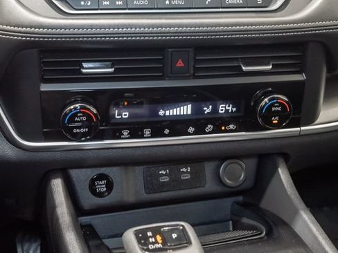 Used 2025 Nissan Rogue SV FWD image 17