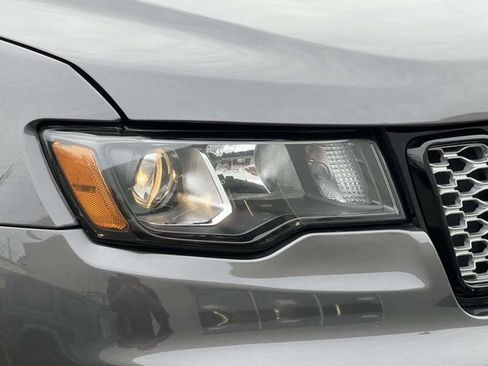 Used 2019 Jeep Grand Cherokee Altitude image 6