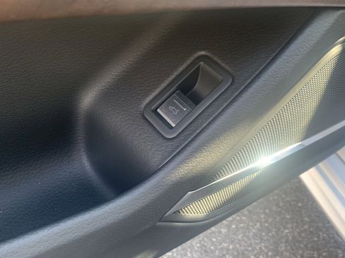 Used 2023 Audi A8 L 3.0T image 13