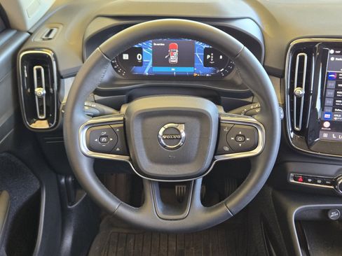 Used 2023 Volvo XC40 B5 Plus image 37
