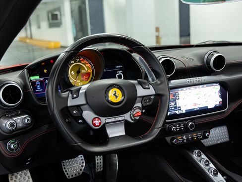 Used 2020 Ferrari Portofino RWD image 34