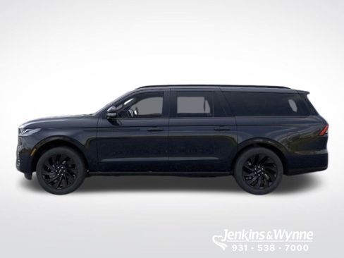 New 2026 Lincoln Navigator L Reserve AWD/4WD image 3