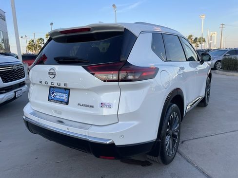 Used 2024 Nissan Rogue Platinum w/ Platinum Premium Package image 3