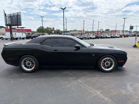 Used 2016 Dodge Challenger SRT Hellcat RWD image 4