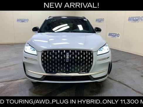 Used 2025 Lincoln Corsair Grand Touring w/ Towing Package AWD/4WD image 8