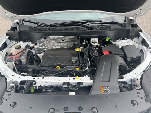 Used 2025 Chevrolet Trax LT FWD image 31