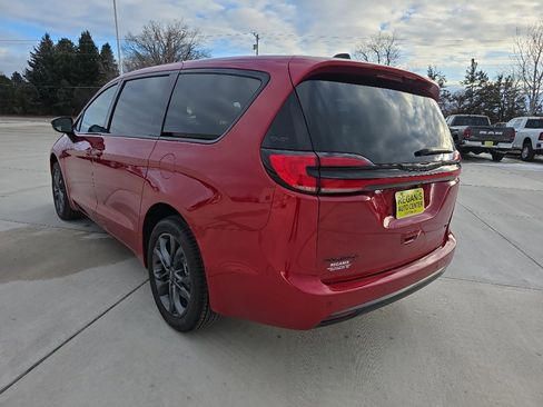 New 2026 Chrysler Pacifica Select image 7