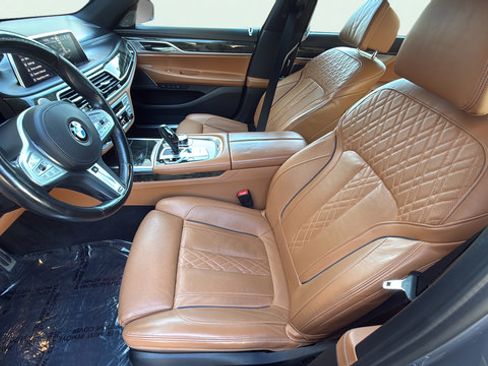 Used 2021 BMW 750i xDrive w/ Luxury Rear Seating Package AWD/4WD image 14