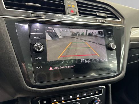 Used 2020 Volkswagen Tiguan SE w/ Panoramic Sunroof Package image 28