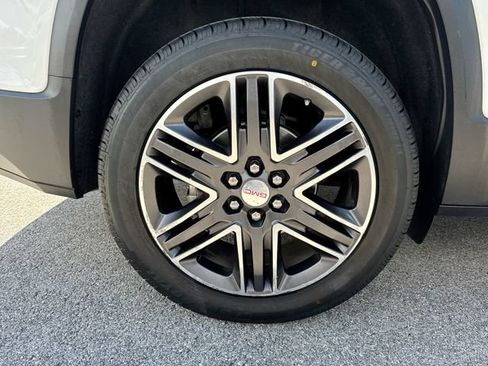 Used 2017 GMC Acadia SLT FWD image 34
