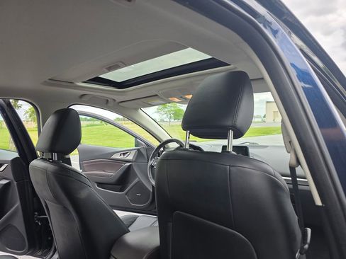 Used 2018 MAZDA MAZDA3 Touring FWD image 12