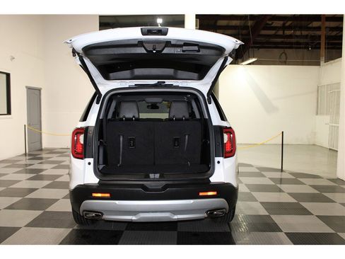 Used 2023 GMC Acadia SLT image 19