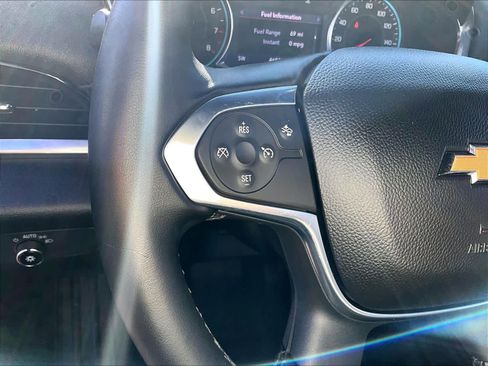 Used 2023 Chevrolet Traverse LT w/ Rear Camera Mirror Package image 23