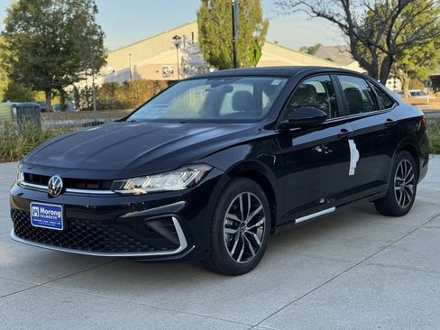 New 2025 Volkswagen Jetta SE image 3