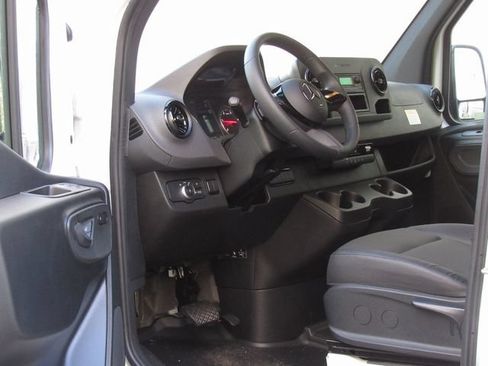 Used 2025 Mercedes-Benz Sprinter 2500 image 9
