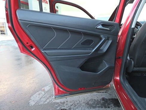 Used 2022 Volkswagen Tiguan SE image 12