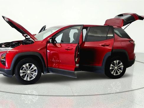 Used 2025 Chevrolet Equinox LT w/ Safety and Technology Package FWD image 9