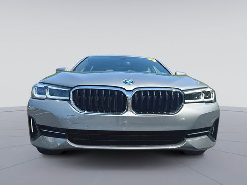 Used 2023 BMW 530e xDrive w/ Premium Package AWD/4WD image 4
