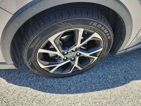 Used 2018 Toyota C-HR XLE image 9