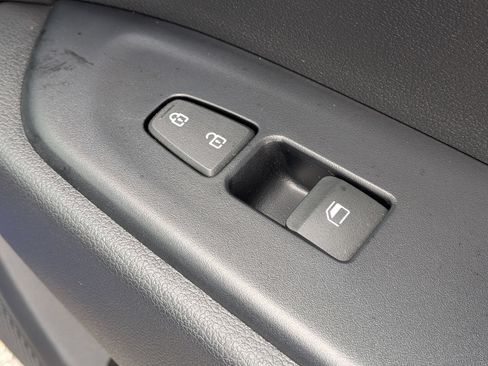 Used 2024 Hyundai Venue Limited FWD image 35