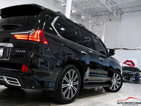 Used 2021 Lexus LX 570 4WD w/ Luxury Package image 35