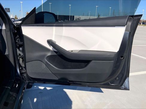 Used 2024 Tesla Model 3 Standard Range image 19