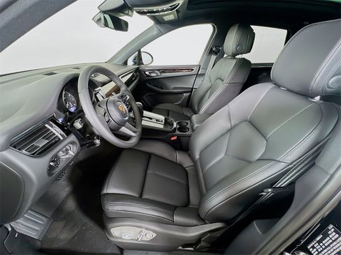New 2026 Porsche Macan image 5