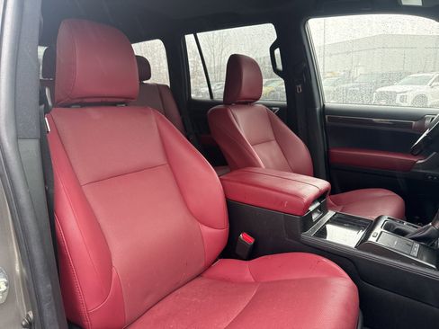 Used 2023 Lexus GX 460 Premium w/ Premium Package image 16