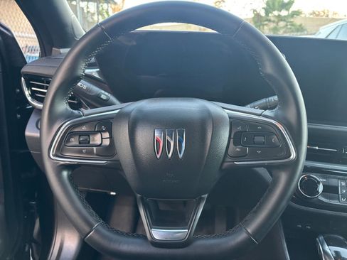 Used 2025 Buick Envista Sport Touring image 28