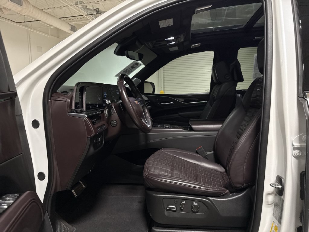 Used 2024 Cadillac Escalade Premium Luxury Platinum w/ Heavy-Duty Trailer Package AWD/4WD image 21