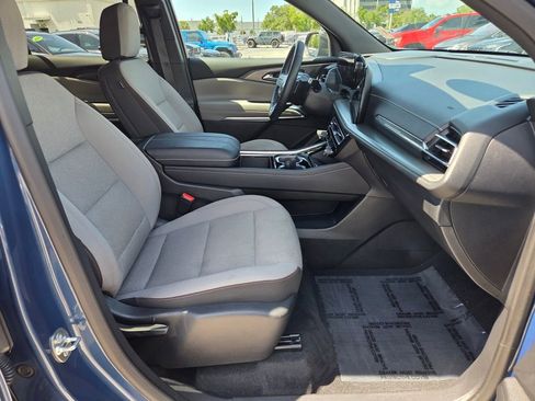 Used 2025 Chevrolet Traverse LT FWD image 14