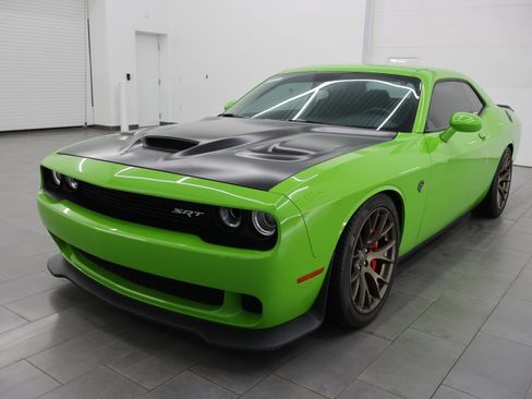 Used 2017 Dodge Challenger SRT Hellcat RWD image 7