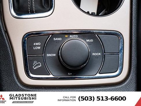 Used 2017 Jeep Grand Cherokee Limited w/ Luxury Group II AWD/4WD image 19