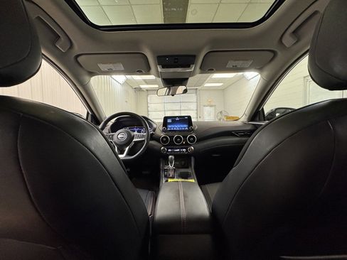 Used 2024 Nissan Sentra SR w/ SR Premium Package image 18