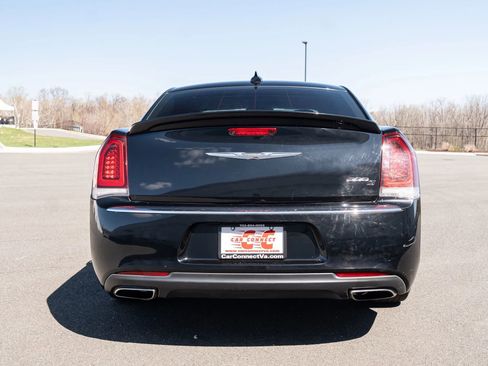 Used 2019 Chrysler 300 S w/ S Model Appearance Package RWD image 5