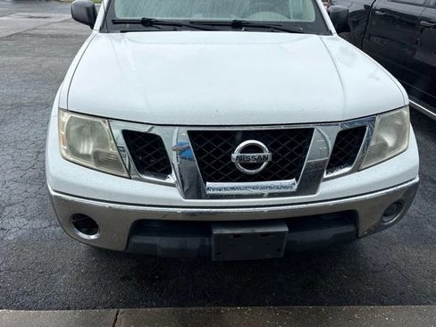 Used 2011 Nissan Frontier SV AWD/4WD image 16