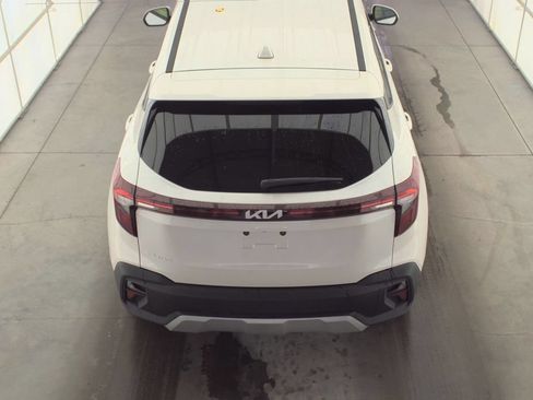 Used 2026 Kia Seltos LX FWD image 2