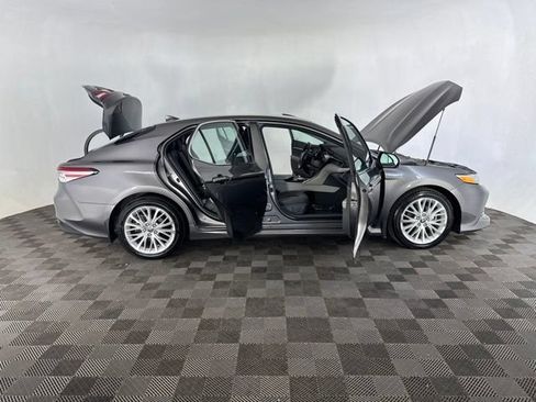 Used 2020 Toyota Camry XLE FWD image 15