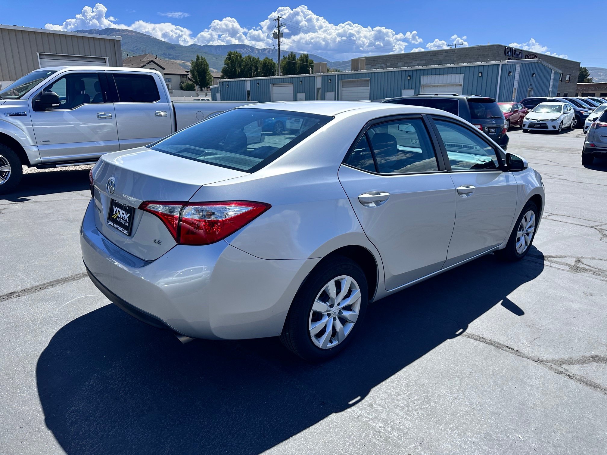 Used 2016 Toyota Corolla LE FWD image 3