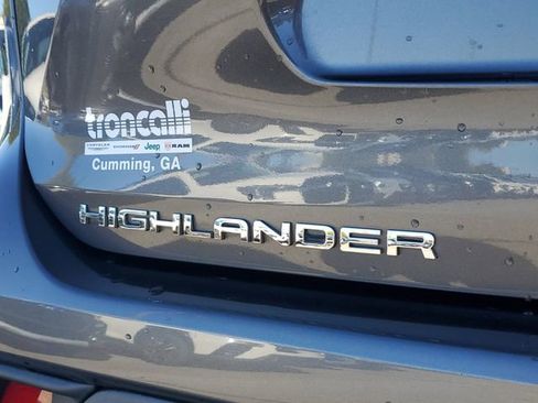 Used 2022 Toyota Highlander XLE image 9