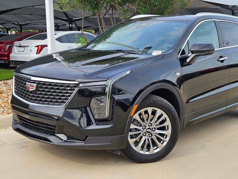 Used 2024 Cadillac XT4 Premium Luxury FWD image 6
