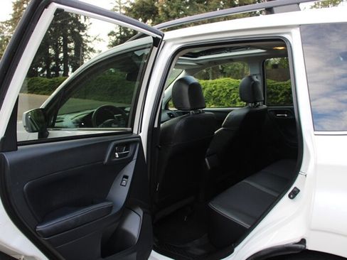 Used 2015 Subaru Forester 2.0XT Premium w/ Popular Package #2 AWD/4WD image 16