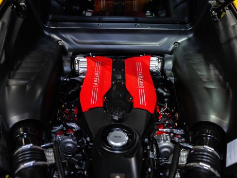 Used 2016 Ferrari 488 GTB RWD image 29