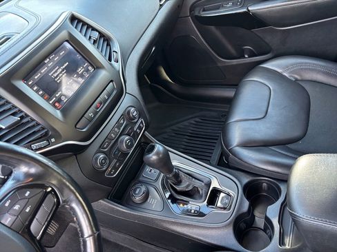 Used 2021 Jeep Cherokee Latitude Plus image 22