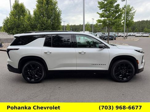 Used 2024 Chevrolet Traverse RS FWD image 7